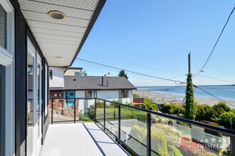 Building Photo - 14535 Sunset Dr