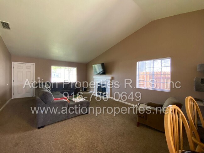 Foto del edificio - Single Story - 3 Bed, 2 Bath - Gardener Pr...