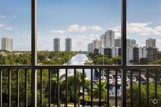 Building Photo - 3375 N Country Club Dr
