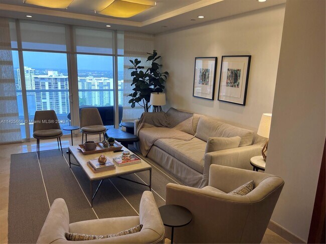 Foto del edificio - 7000 Island Blvd