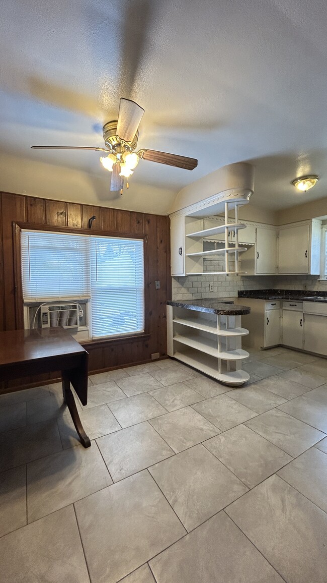 Kitchen Dining area - 18805 Maple Heights Blvd