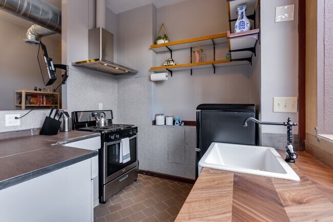 Foto del edificio - 2562 River Dr