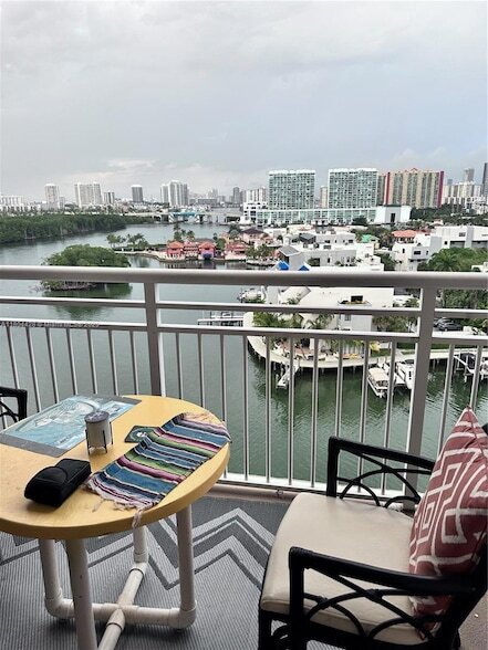 Foto del edificio - 400 Kings Point Dr