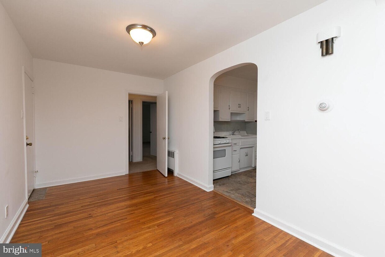 Primary Photo - 447 W Ellet St