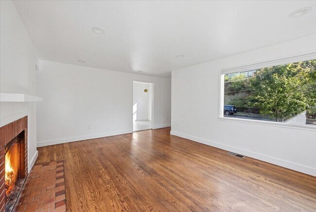 Foto del edificio - 4303 Baker Ave NW