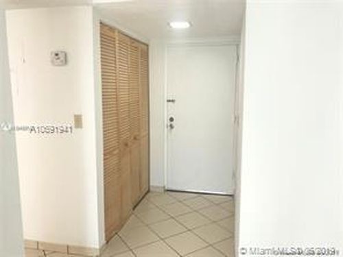 Foto del edificio - 9300 W Flagler St