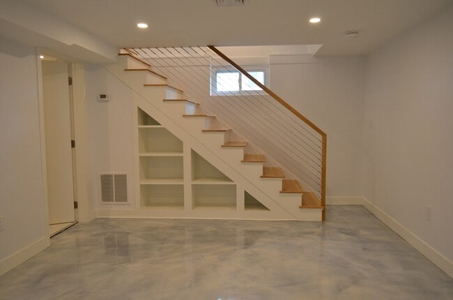 Building Photo - 10 Gloucester Ave