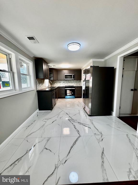 Building Photo - 137 Fox Dr