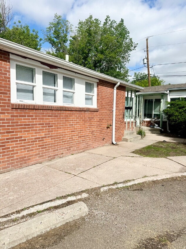 Primary Photo - 716 E 17th St