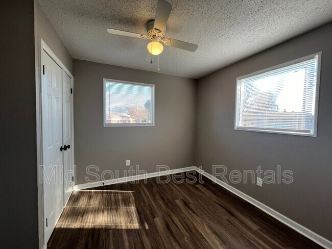 Foto del edificio - 355 Elder Rd