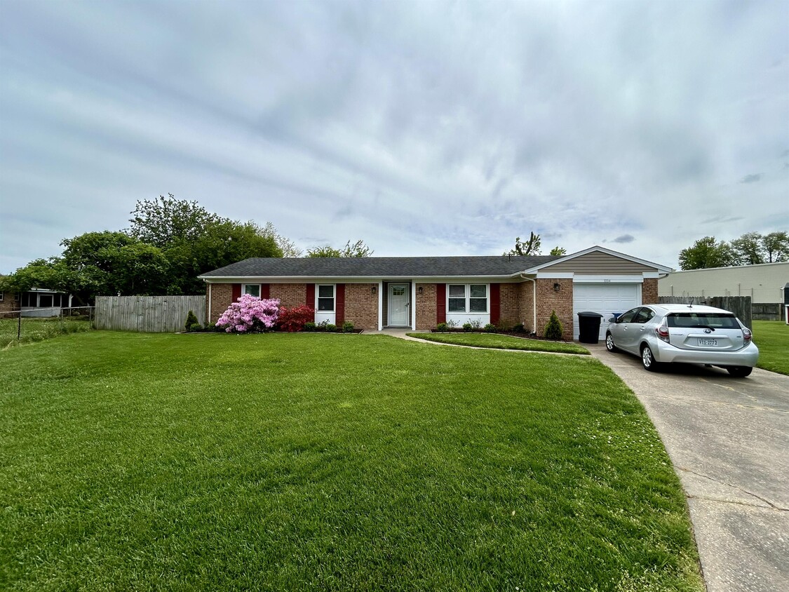 Primary Photo - 1004 Hearth Ct