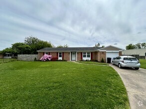 Building Photo - 1004 Hearth Ct