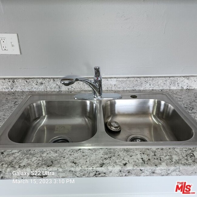 Foto del edificio - 343 E 53rd St