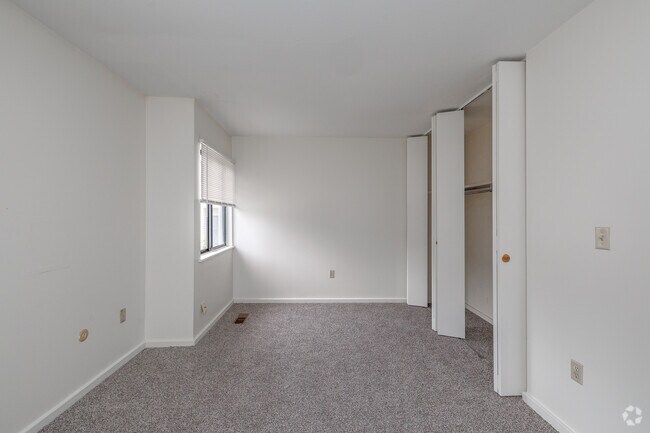 2HAB, 1,5BA - 1,300 ft² - Dormitorio secundario - Uptown Village Apartments