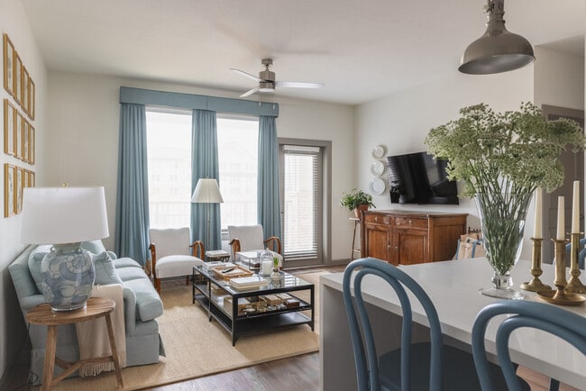 Building Photo - Kelly Hollow