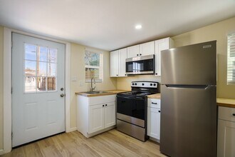 Building Photo - 505 Headingly Ave NW