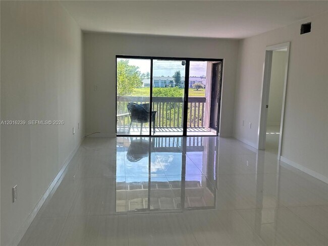Foto del edificio - 8879 Fontainebleau Blvd