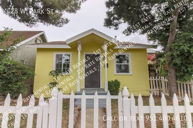 Building Photo - Super Cute!