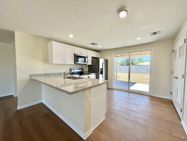 Building Photo - Fully Remodeled 3 Bd 2 Ba in Scottsdale!