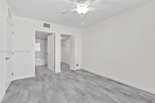 Foto del edificio - 400 NW 112th Ave