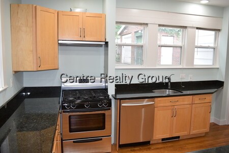 Foto del edificio - 1094 Centre St