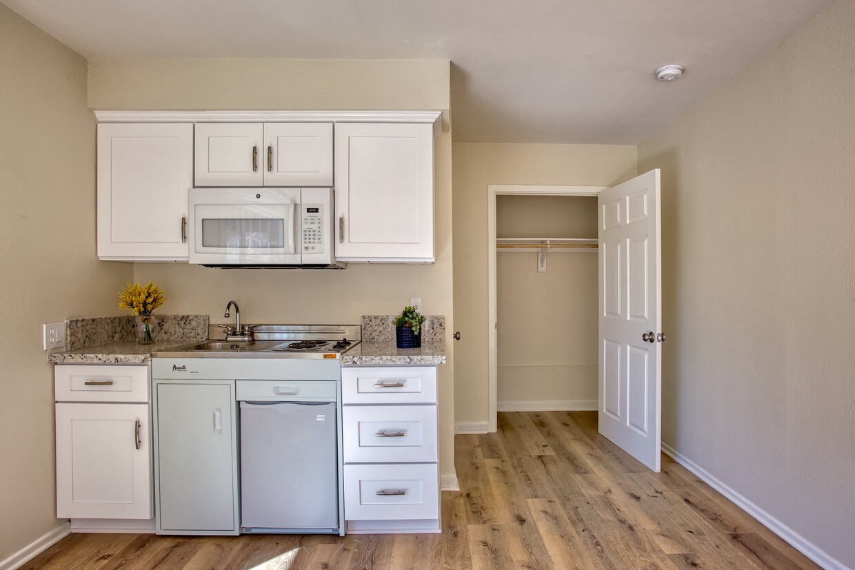 1696 Fiske Ave Unit B, Pasadena, CA 91104 1696 Fiske Ave Pasadena, CA