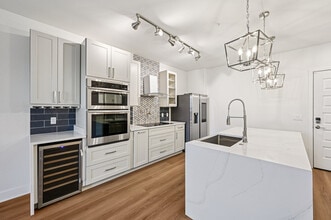 Building Photo - The Vivien