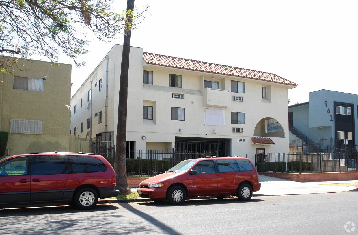 Building Photo - 958 Magnolia Ave