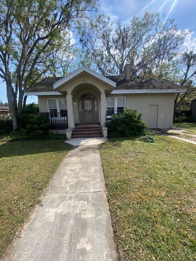 Building Photo - 3 Bed 1 Bath Home | Pet Friendly | Washer ...