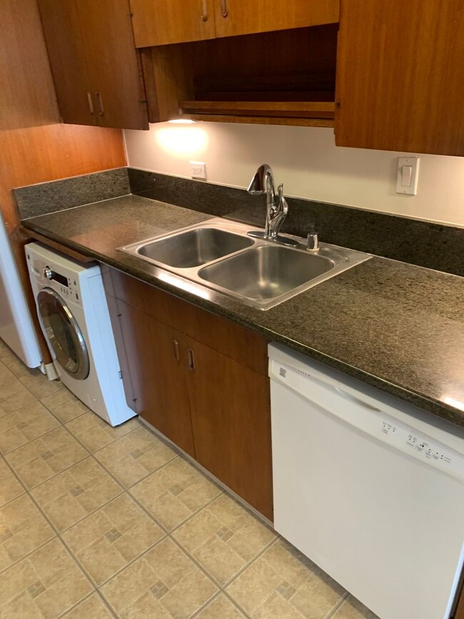 Foto del edificio - Luxury Kahala Condo - 3bd/2ba/2pkg, High F...