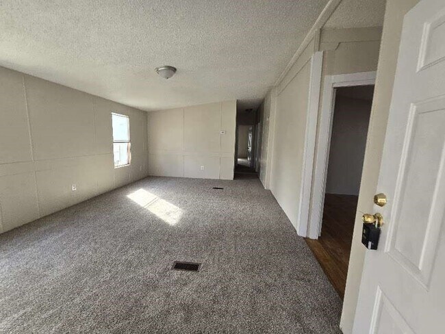 Foto del edificio - 5815 Dylan Dr