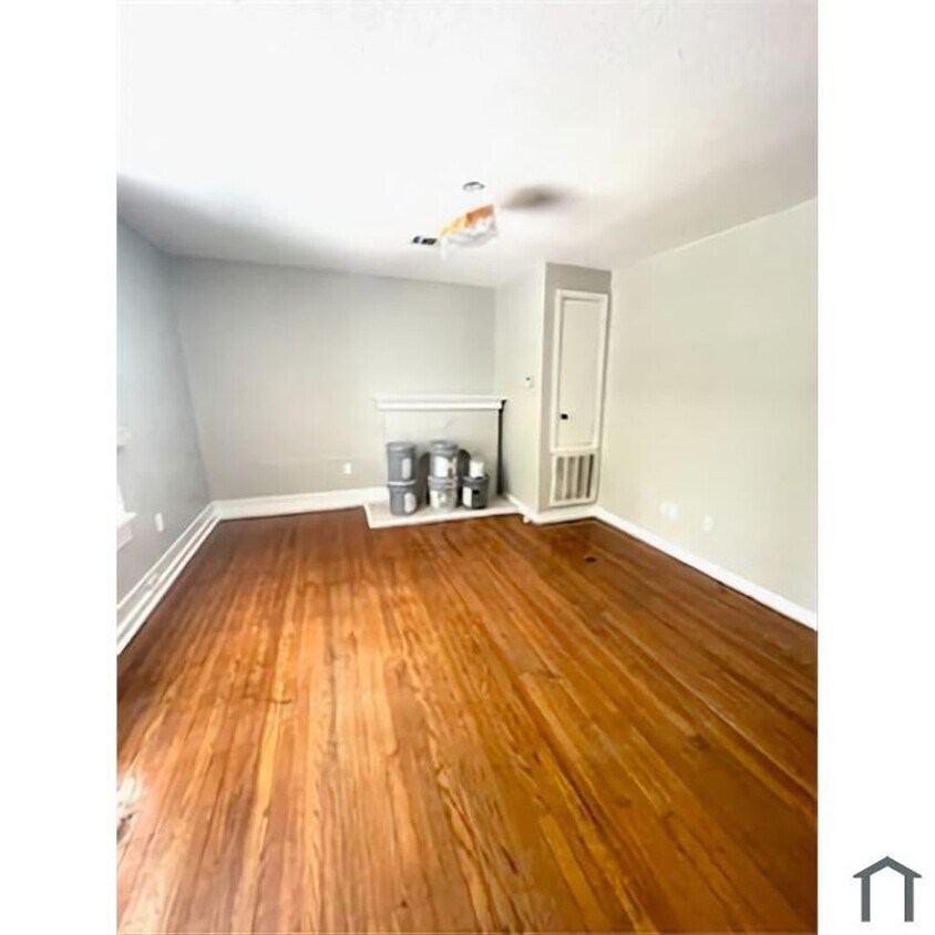 Building Photo - Property Manager