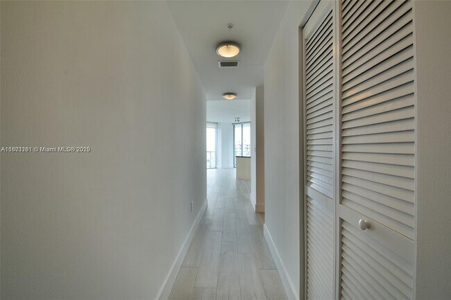 Foto del edificio - 1111 SW 1st Ave