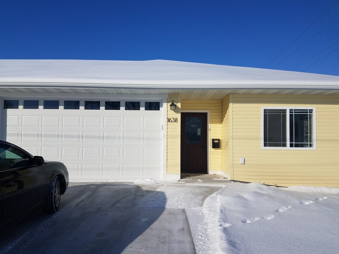 1638 6th Street, Nevada, IA 50201 Townhome Rentals in Nevada IA