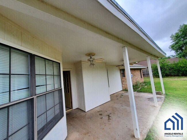 Foto del edificio - SPACIOUS Southland 4 bed/3 bath home avail...