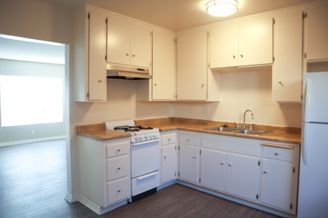 2 BR, 1 BA - Kitchen - Arthur Avenue Apartments