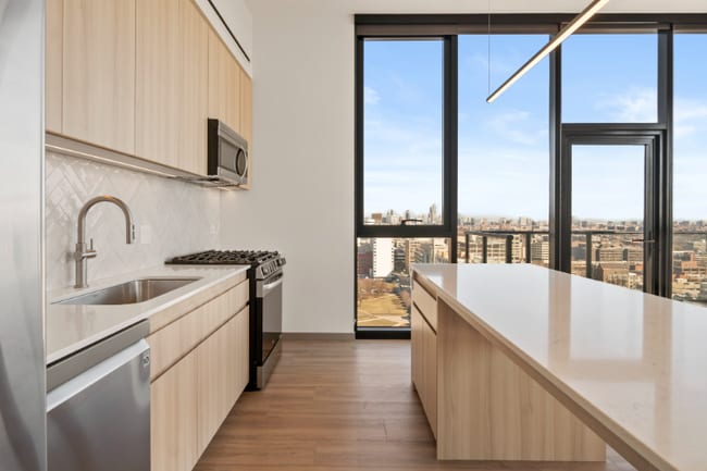 Building Photo - 510 S Damen Ave