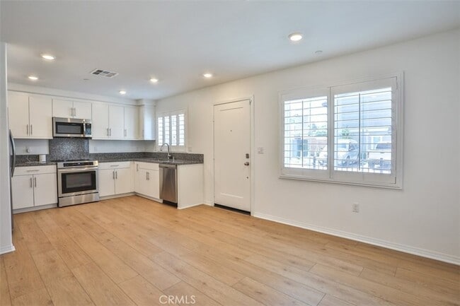 Building Photo - 7419 Olive Grv St