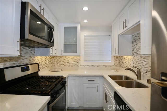 Building Photo - 662 S Coast Hwy