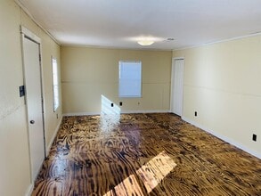 Building Photo - 105 Prune St