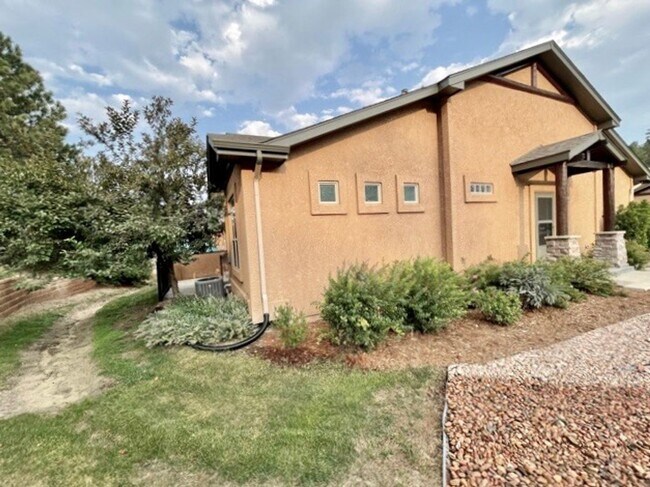 Foto del edificio - Stunning 4 Bed/3 Bath Townhome in quiet Cul-de-Sac in University Park