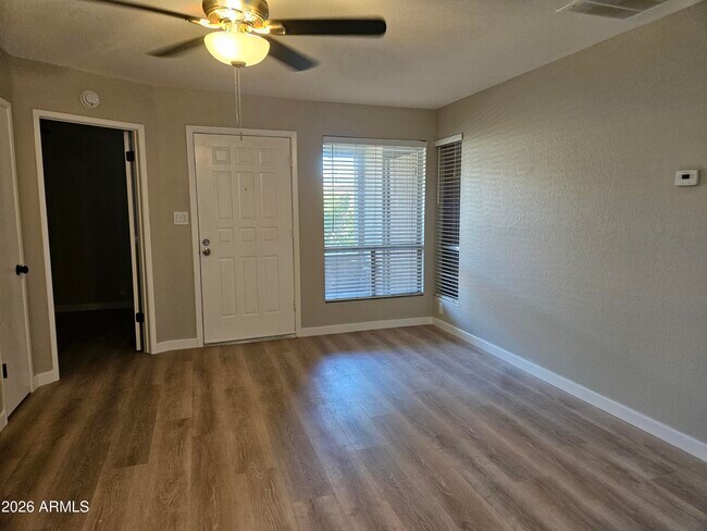 Building Photo - 520 W Hononegh Dr
