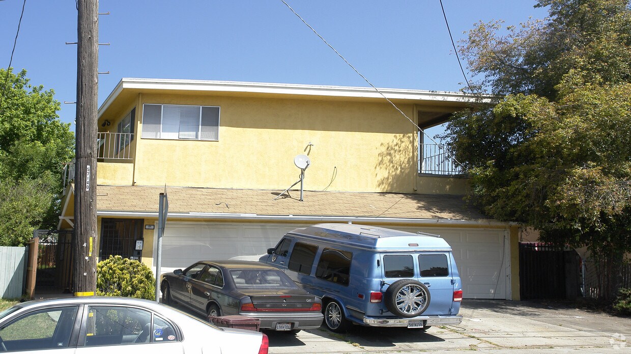 Foto del edificio - 3433 64th Ave. Pl