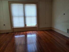 Building Photo - 204 N Mulberry St