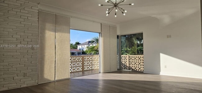 Foto del edificio - 10110 W Bay Harbor Dr