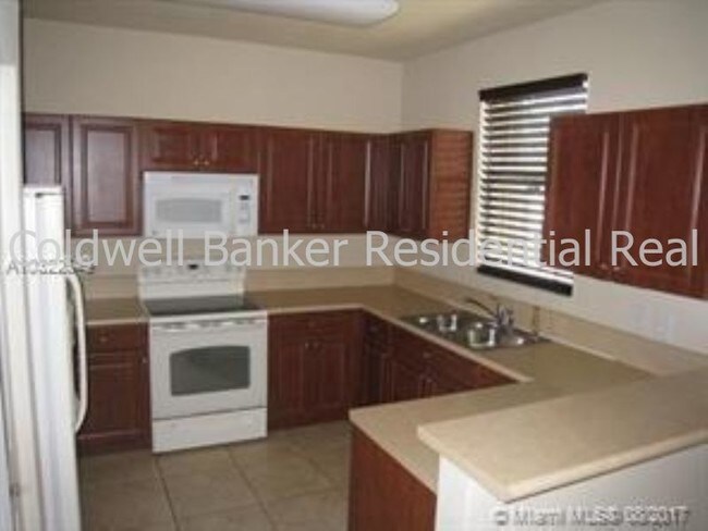 Building Photo - Large 2 story townhome in Tuscany Villas.