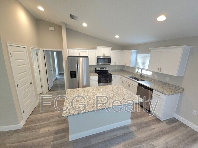 Building Photo - 122 Larch Rd