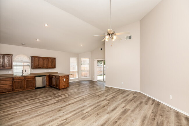 Building Photo - 3216 Florian Ln