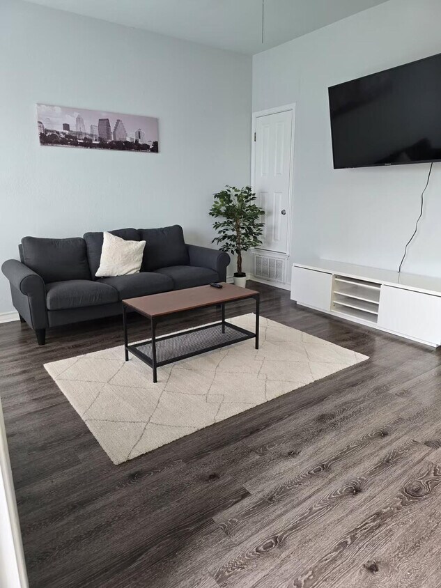 Primary Photo - 911 W 22nd St