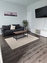 Building Photo - 911 W 22nd St